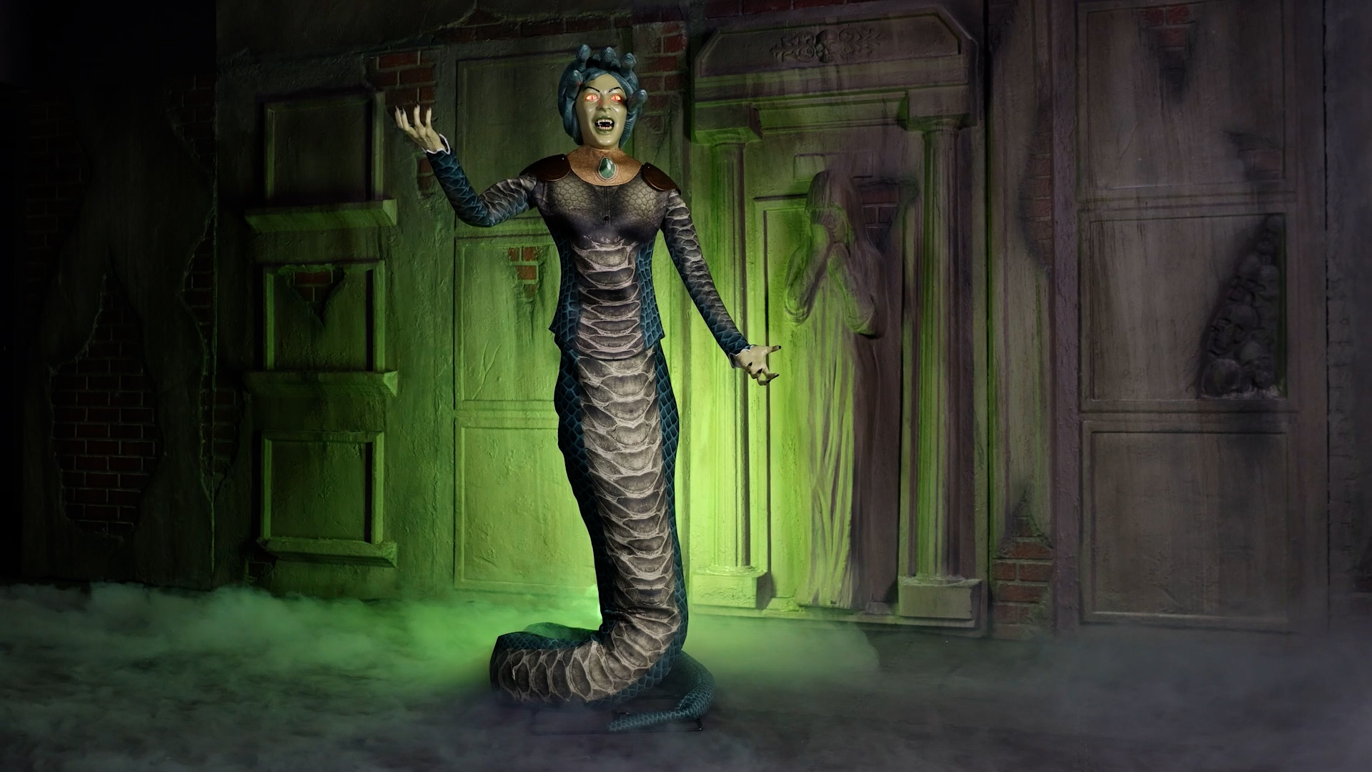 FUN99403 6 ft Monstrous Medusa Animatronic Decoration